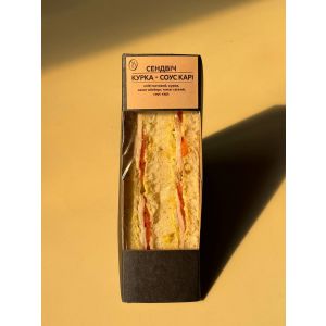 Сендвіч клаб з куркою та соусом карі 155 г