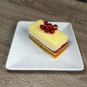 Тістечко Йогурт-малина-абрикос 110 г